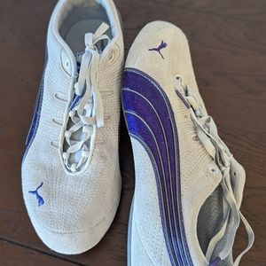 7.5 Women's Puma Sneakers